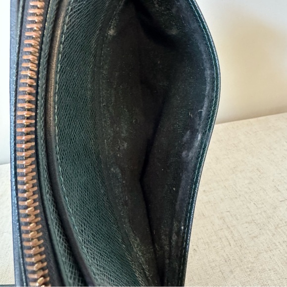 Louis Vuitton Vintage Green Taiga Pochette Orsay Clutch - Picture 13 of 16